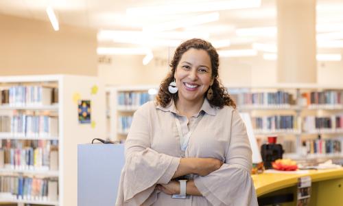 15 Ways to Support ELLs in the School Library School librarian in library