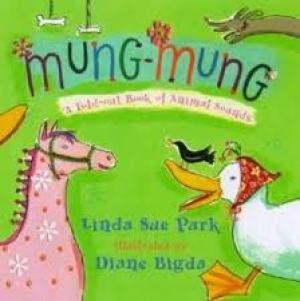 Mung-Mung: A Fold-Out Book of Animal Sounds | Colorín Colorado